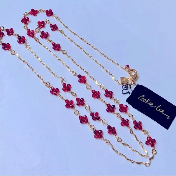 🍒18” Necklace with Small Scarlet Flowers Sitting on a Gold Tone Vine Like Chain - Picture 7 of 7